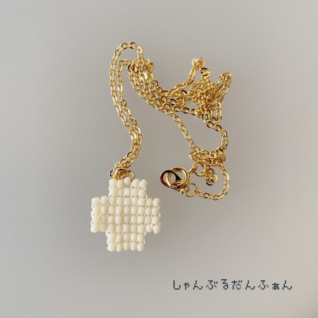 ミサトさんネックレスビーズステッチ