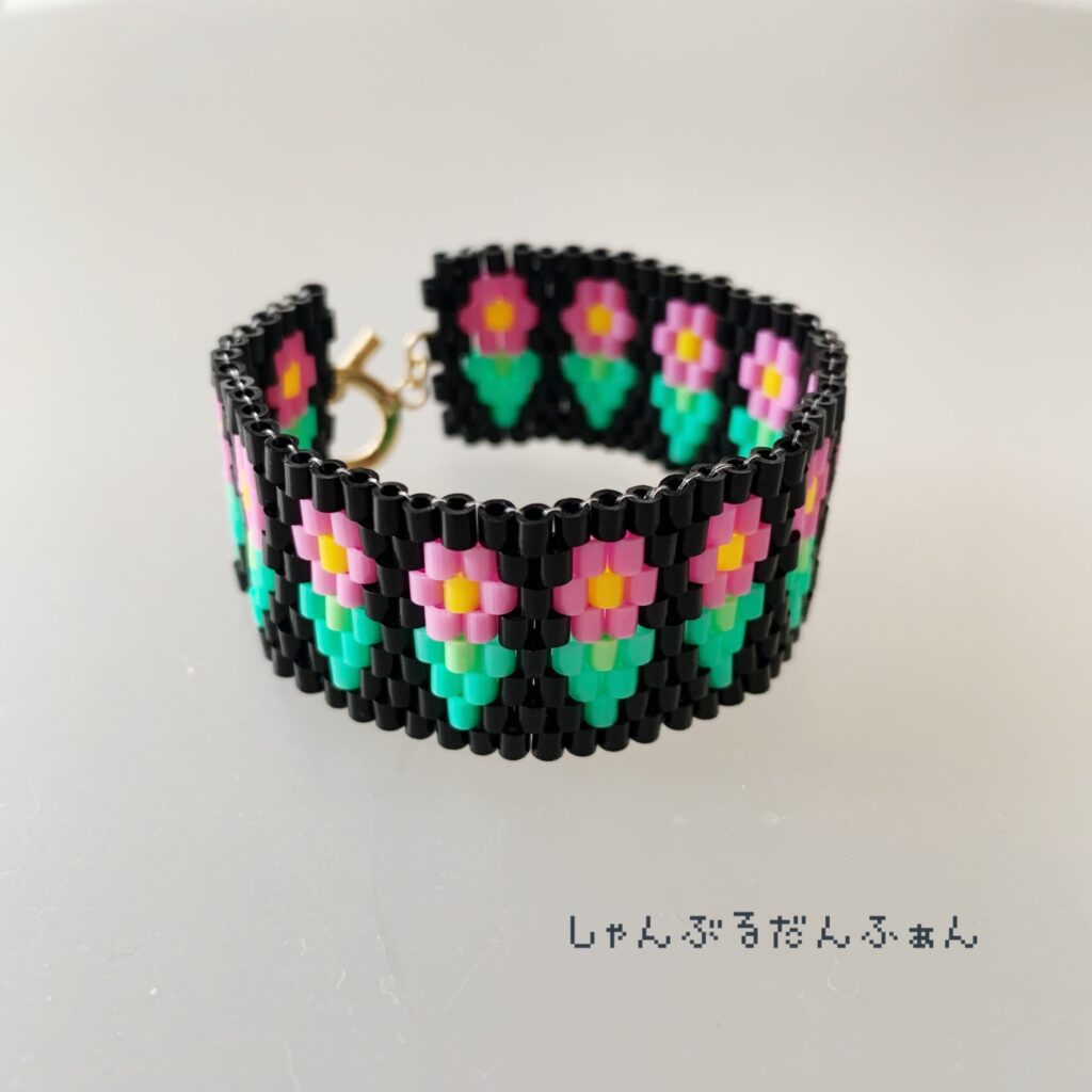 レトロな花柄ペヨーテステッチブレスレット