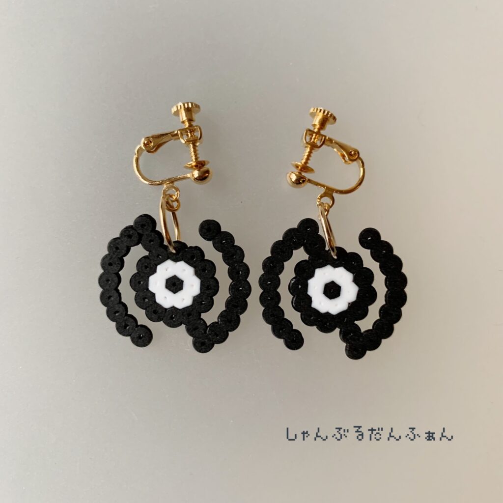 アンノーンNのイヤリング
