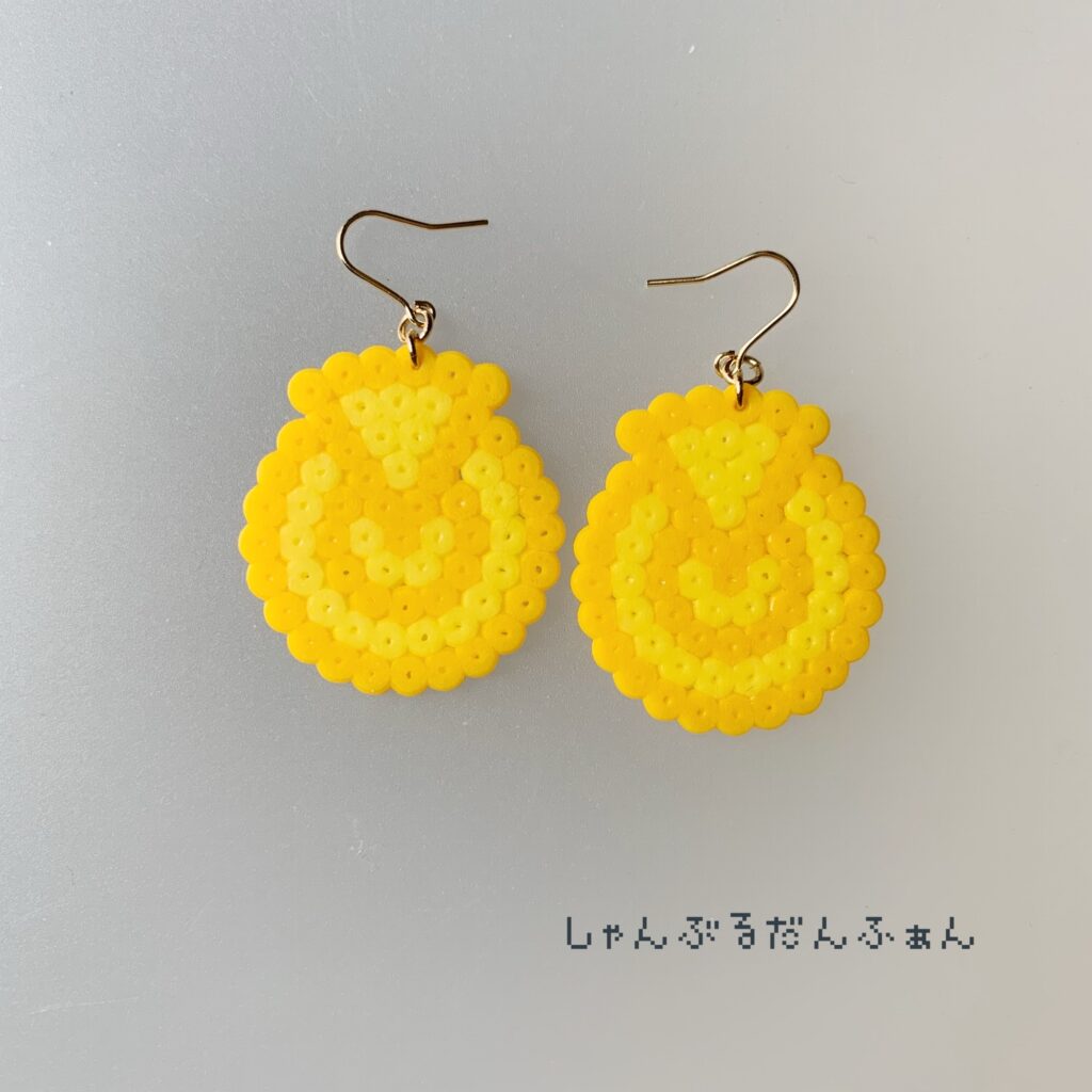 ミサトさん初登場時のピアス