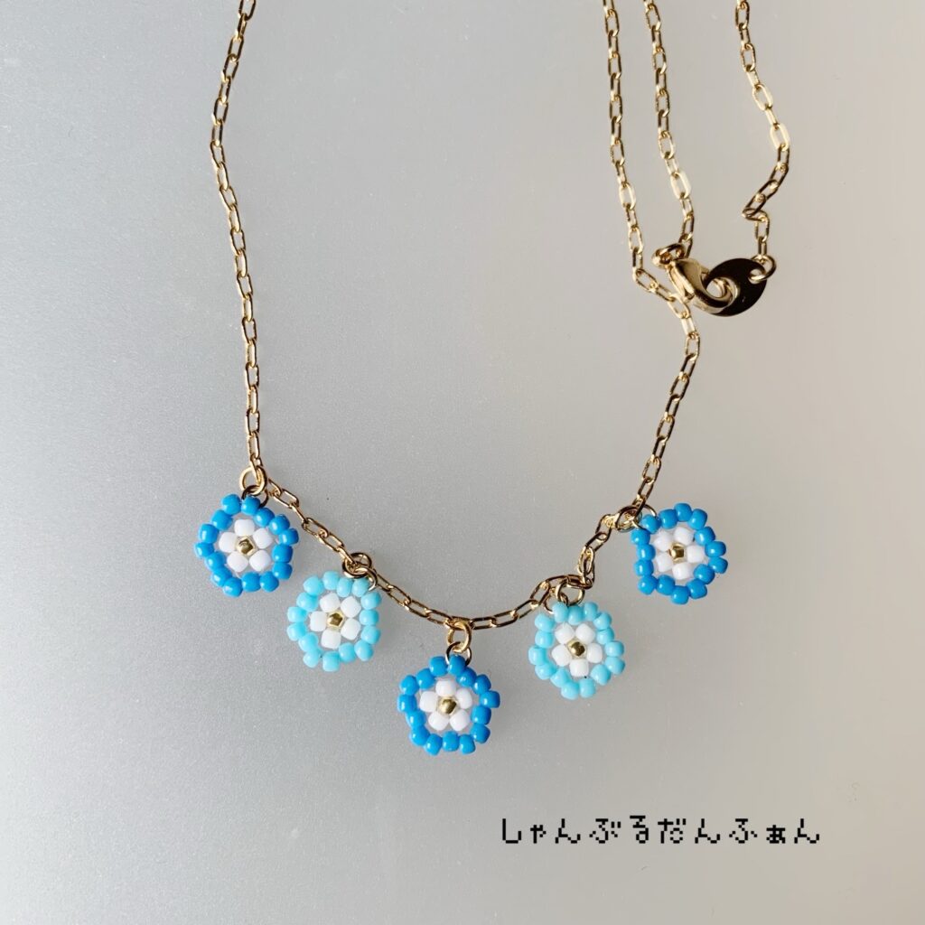 ビーズで作るネモフィラのネックレス