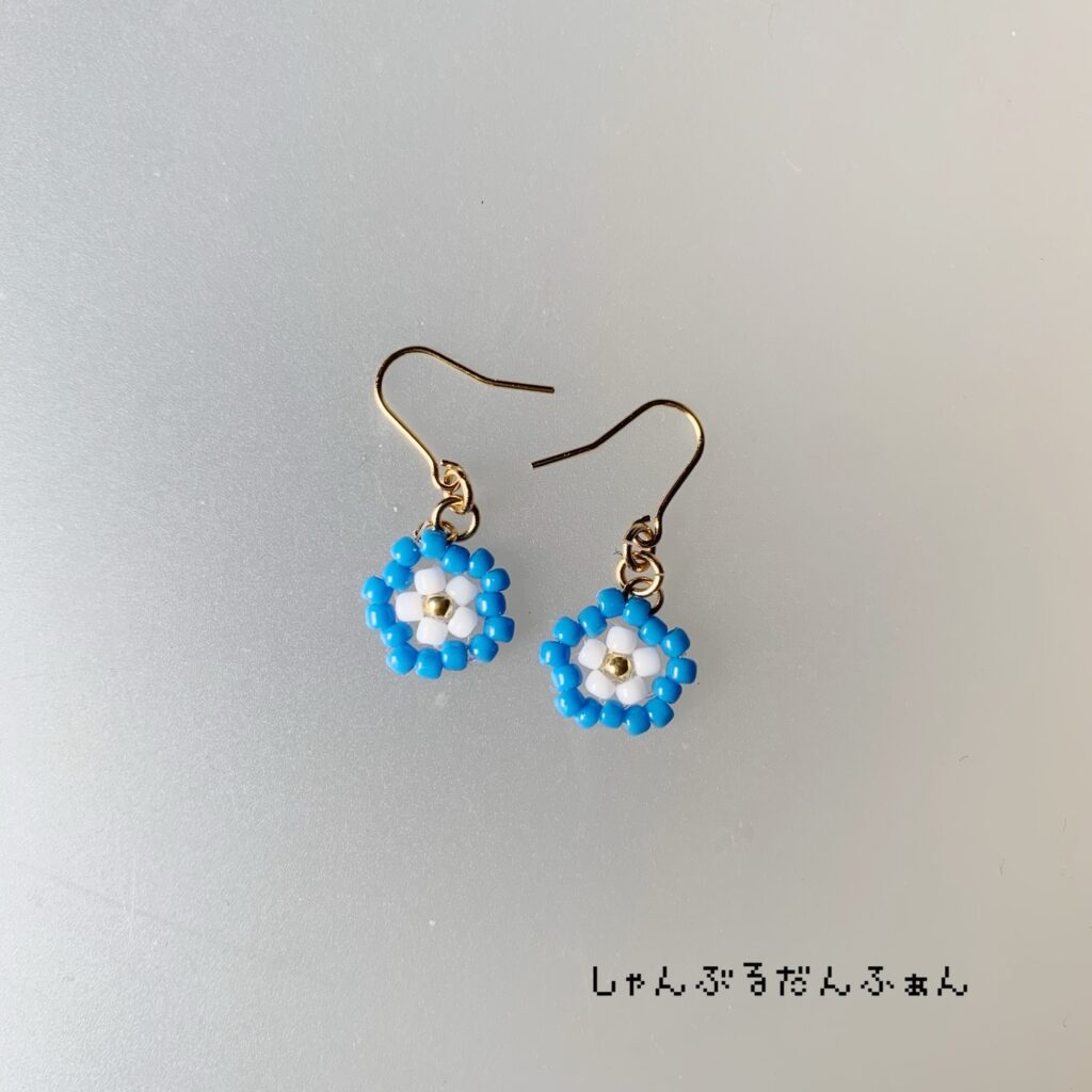ビーズで作るネモフィラのピアス