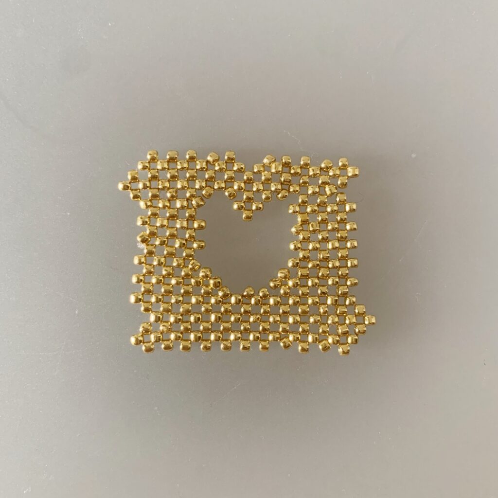金色のバッグクロージャー8の字編み