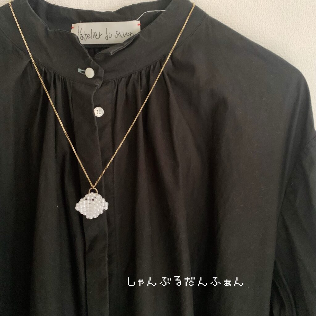 パールビーズのおばけのネックレス