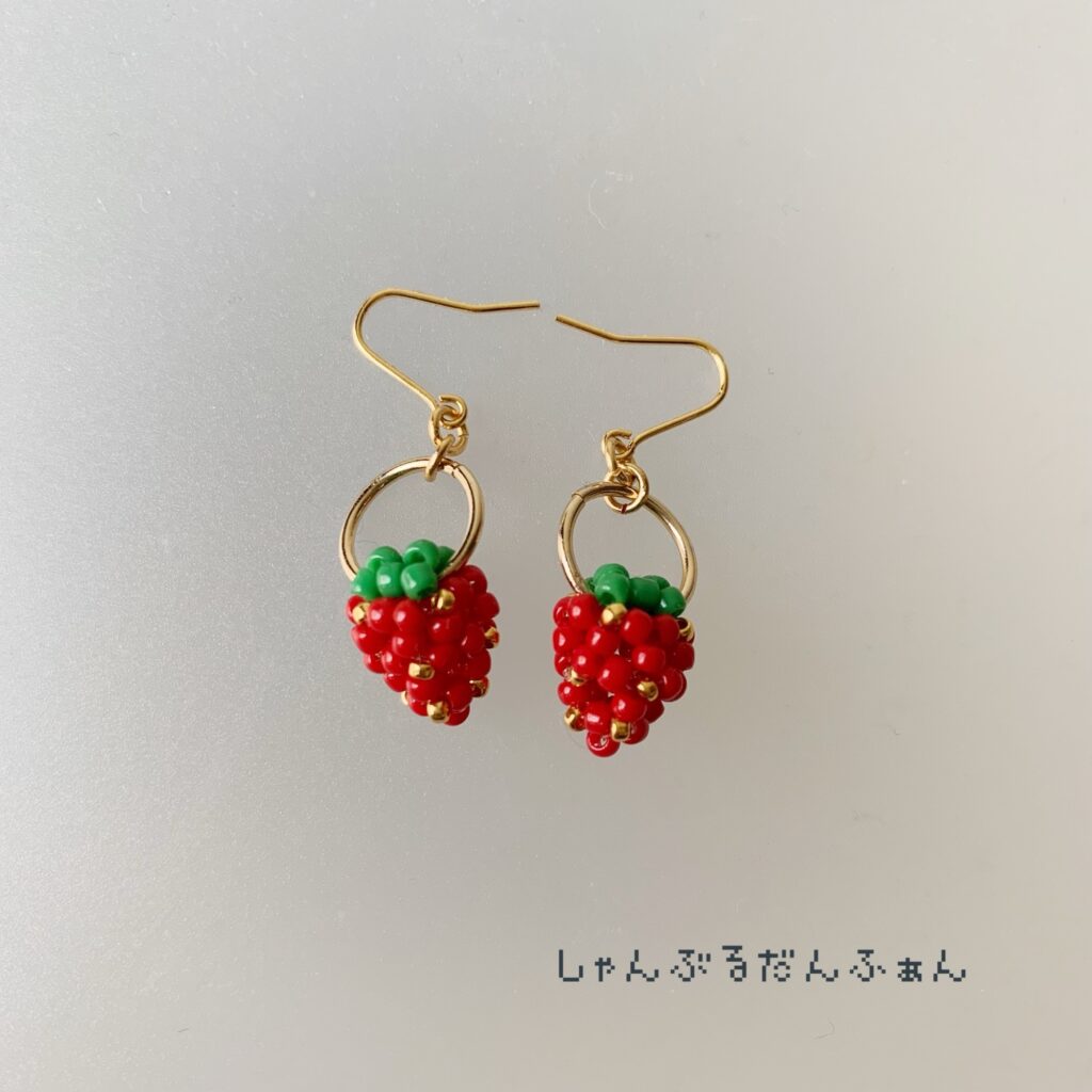 いちごのピアス