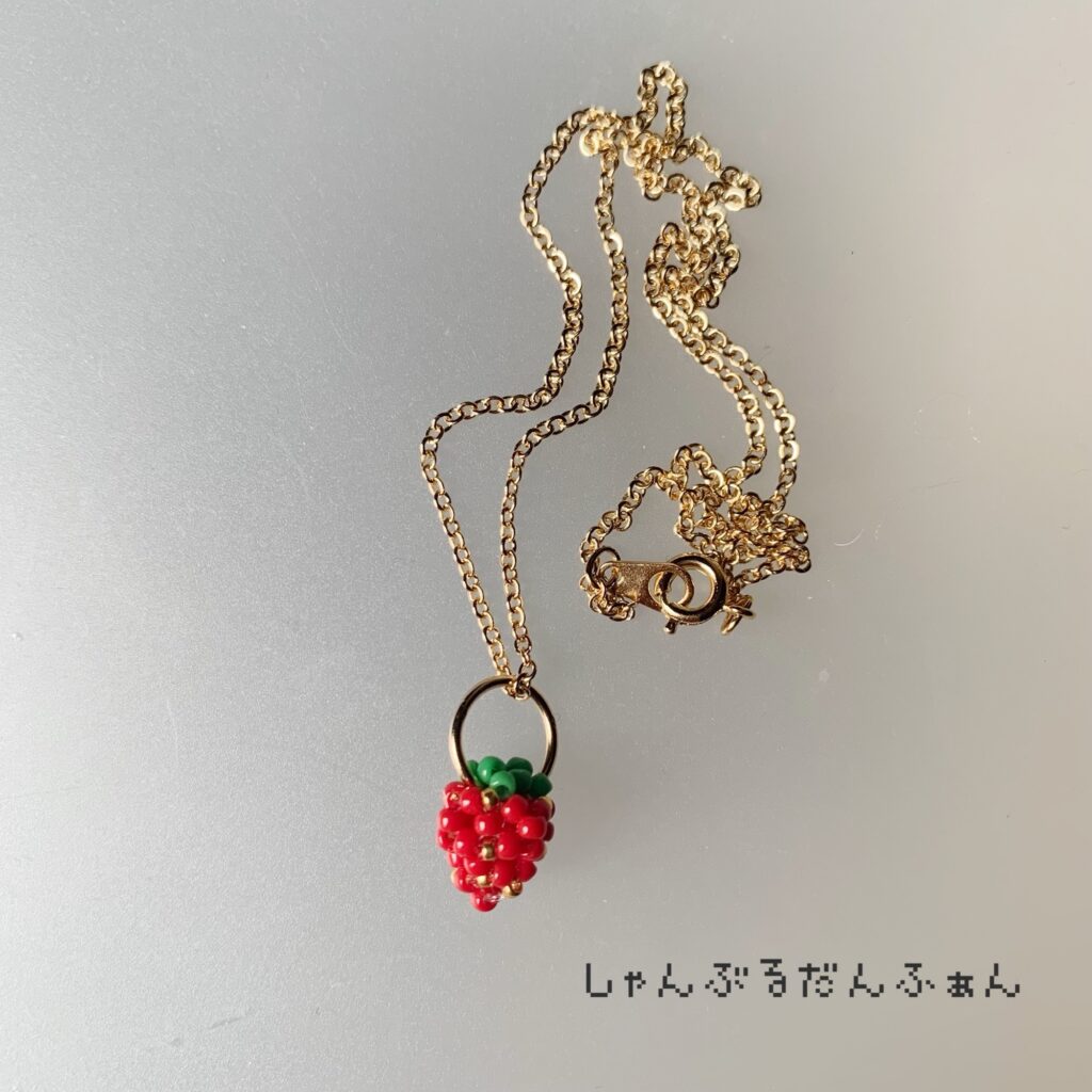 いちごのネックレス
