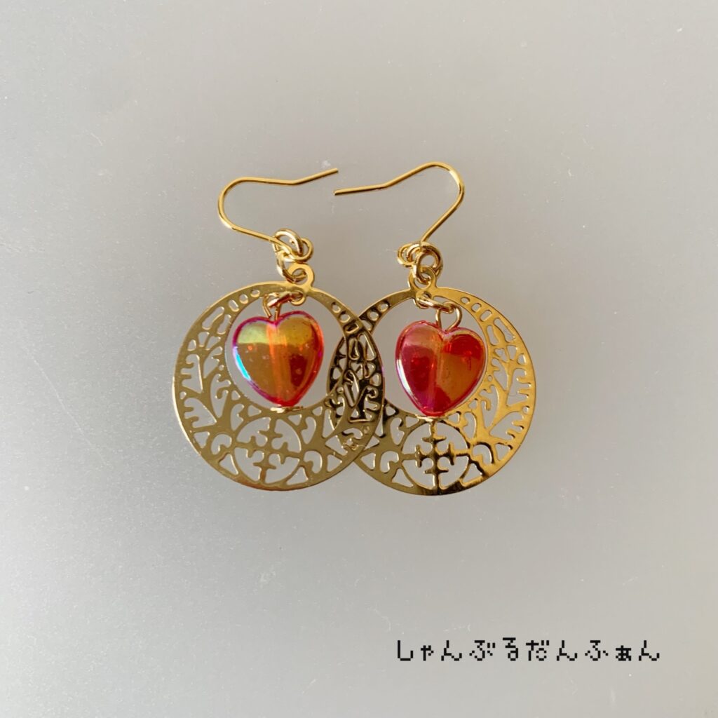 ハートと透かしパーツ赤