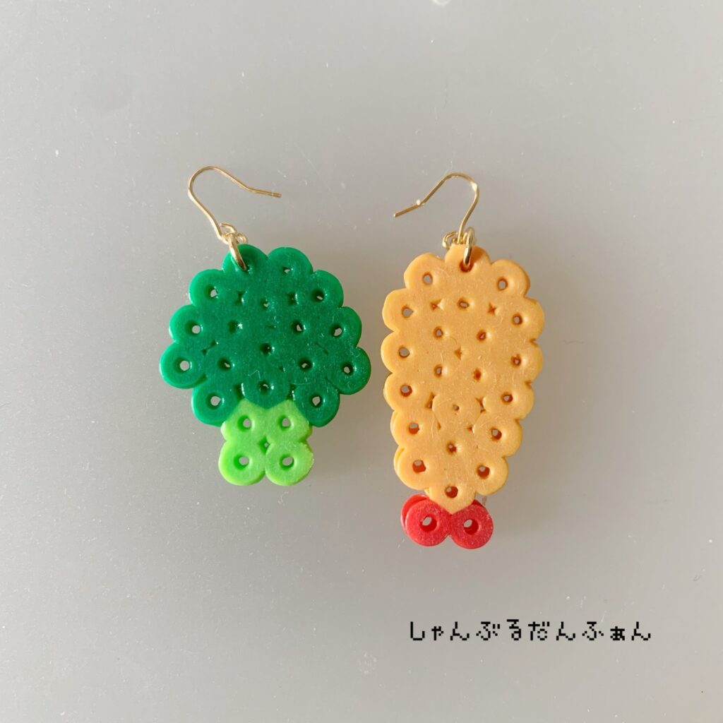 ブロッコリーとエビフライのピアス