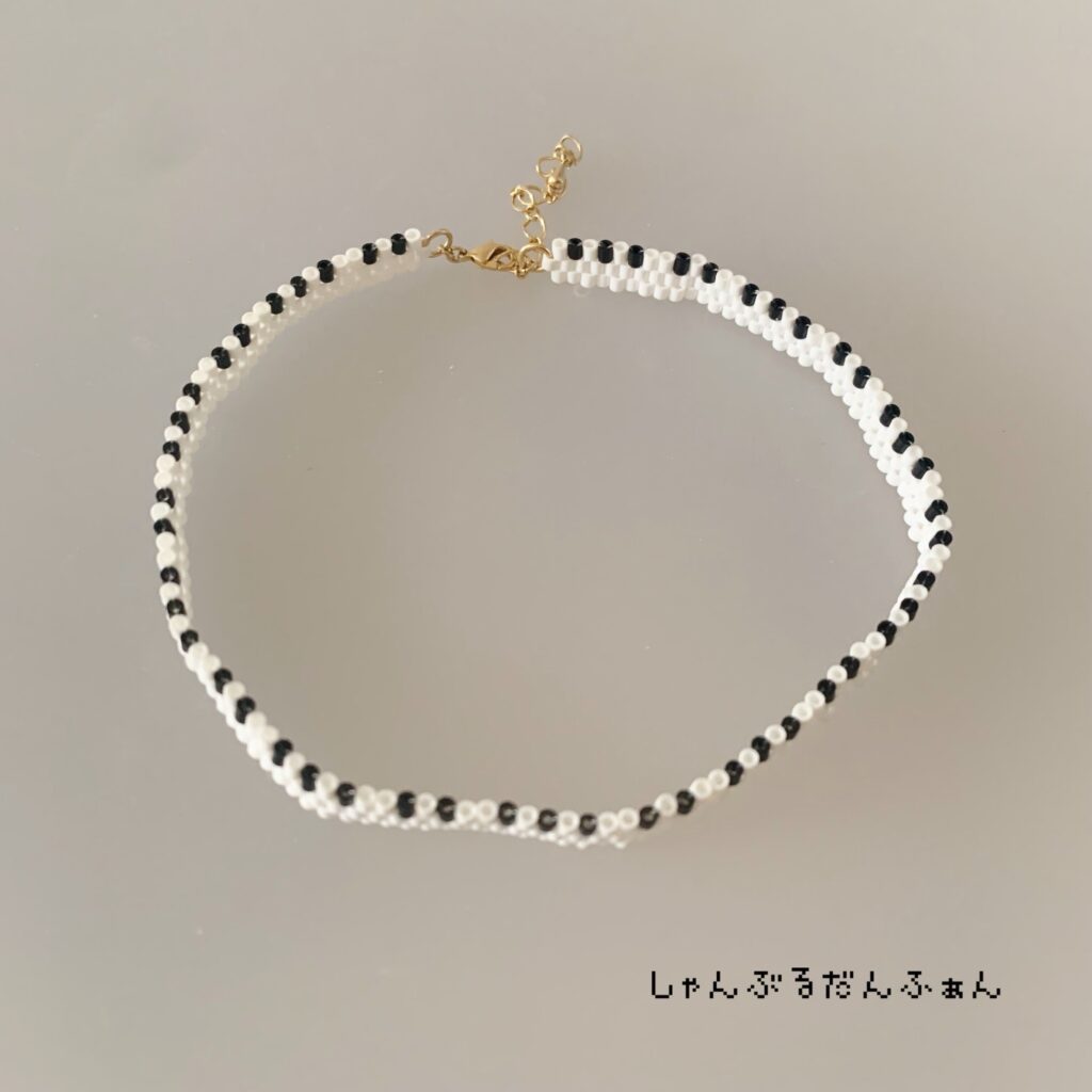ピアノの鍵盤風チョーカー
